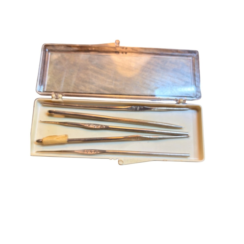 Vintage Mixed Set Boye Steel Crochet Hooks Size 7 & 10 Case & Needle Susan Bates